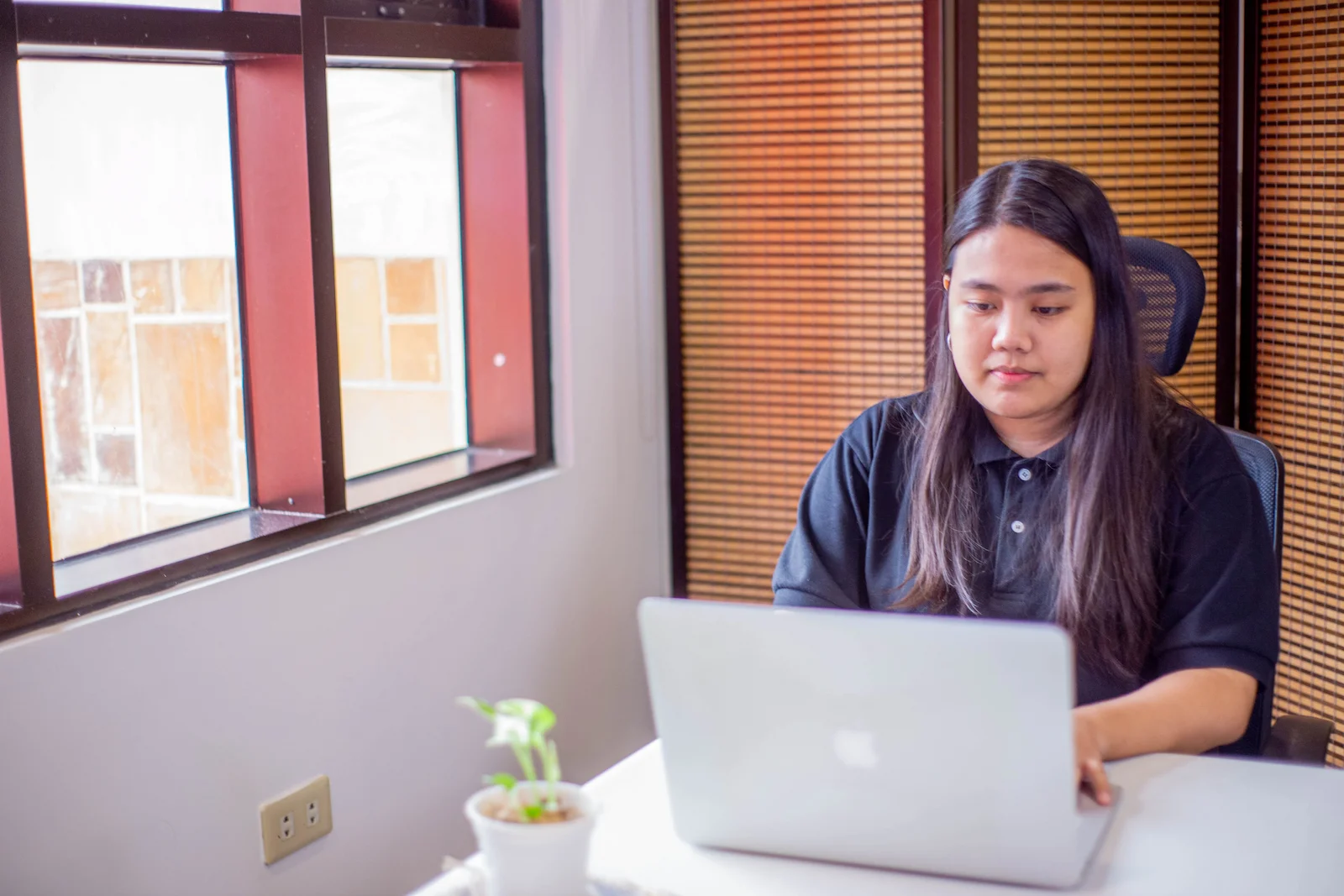 Yoonet team member representing client success and performance rewards